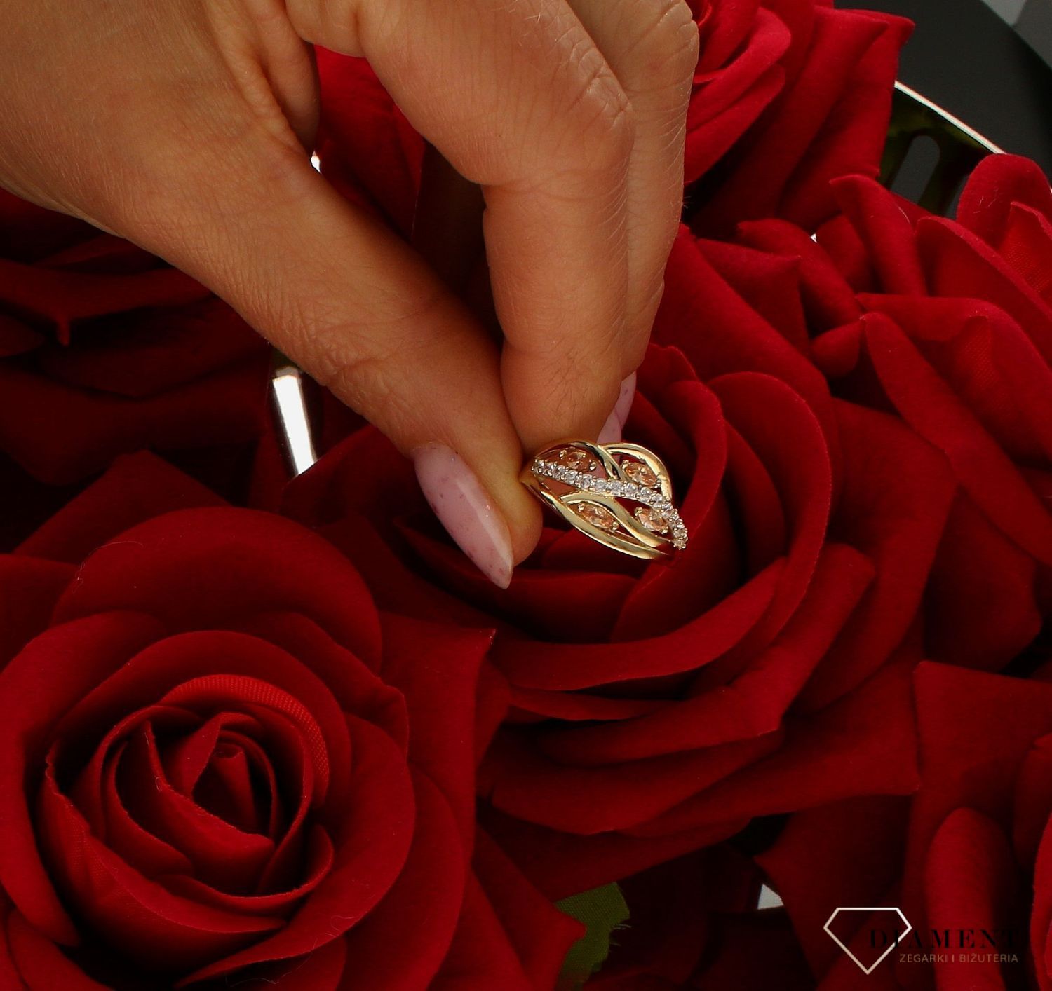 Pierścionek damski złoty szeroki szampańskie cyrkonie próba 375 PI 4498D 375.  Złota biżuteria na prezent. Pierścionki złote na (2).jpg